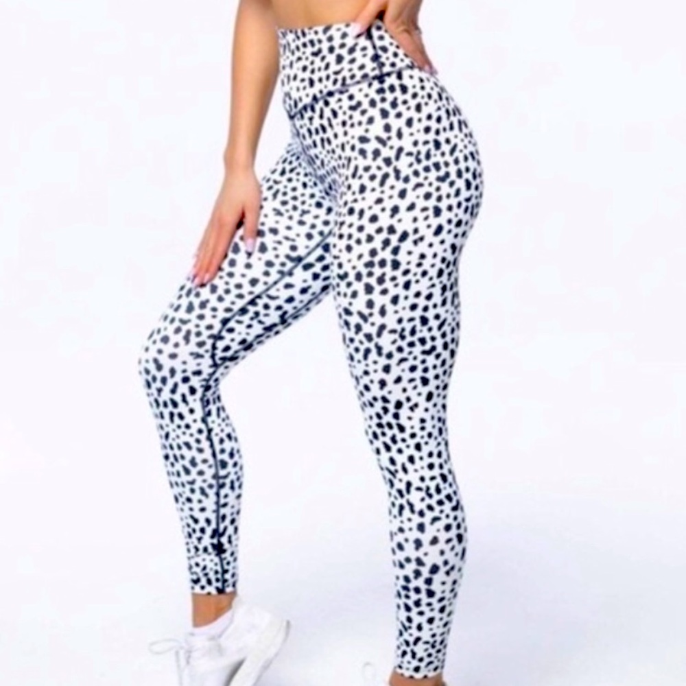 NEW w/o tags Vitality Animal Leggings White. Perfect condition Rare Align Pants